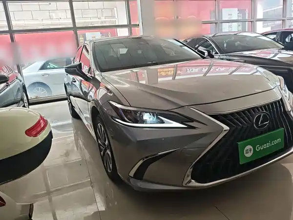Lexus ES 2024