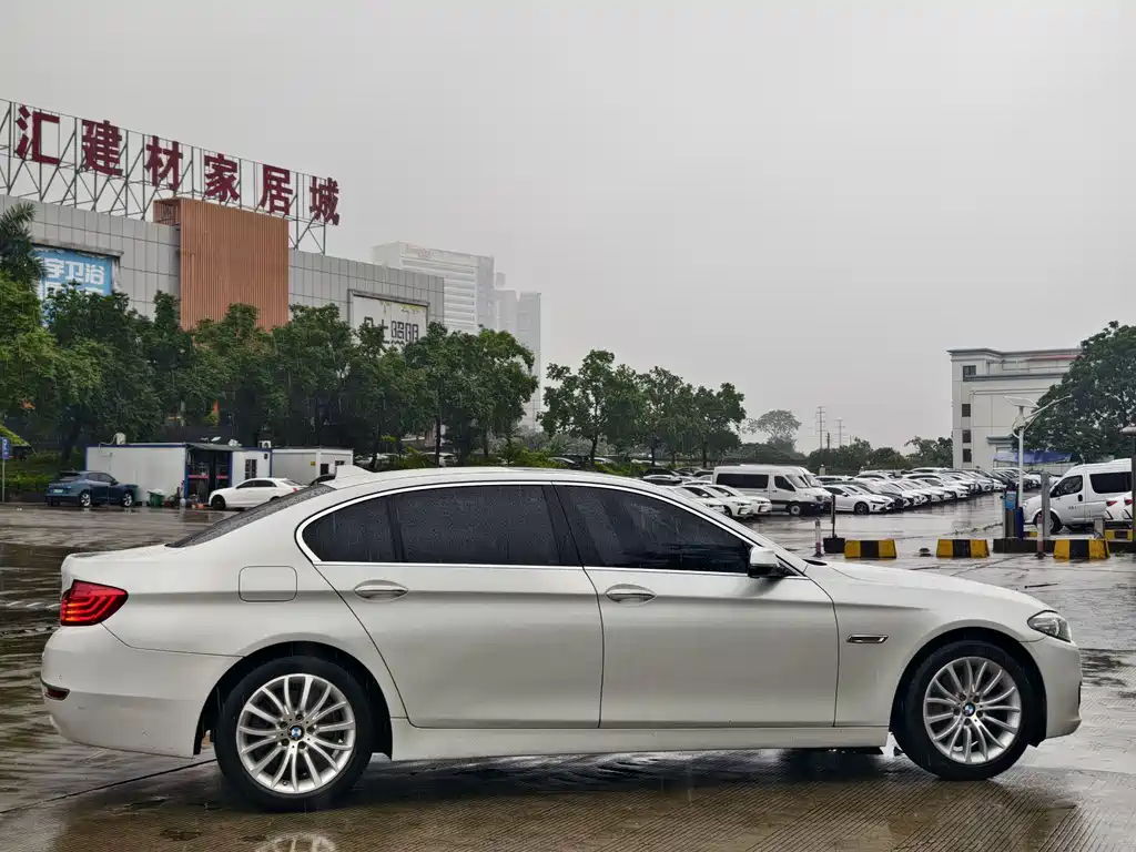 BMW 5 Series 2016 — фото 8
