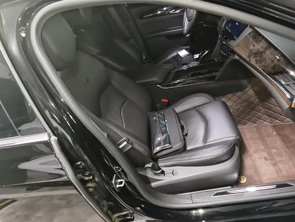 Cadillac CT6 2023 — фото 25