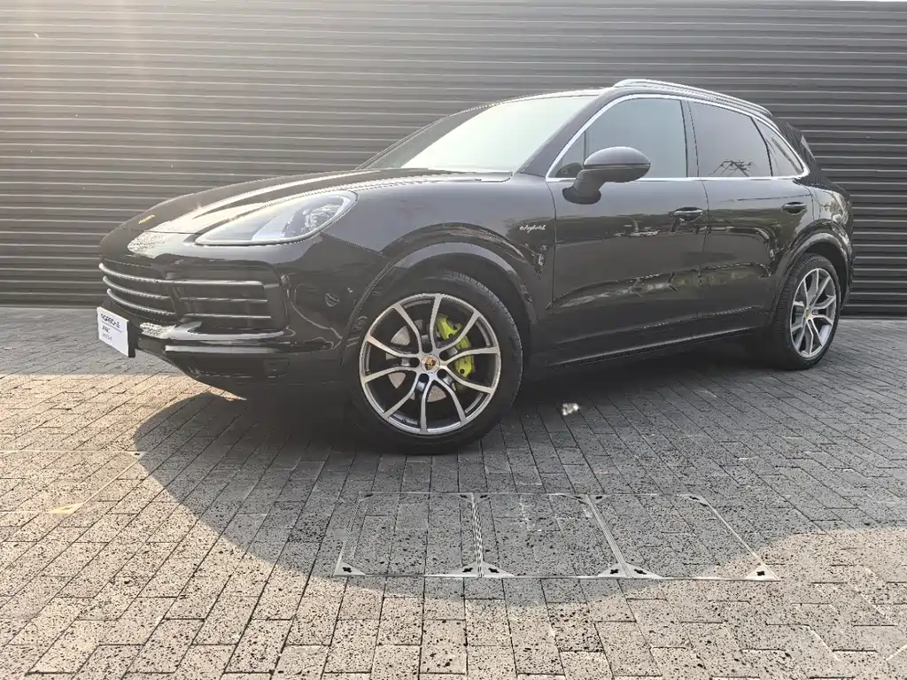 Porsche Cayenne Hybrid 2022 — фото 1