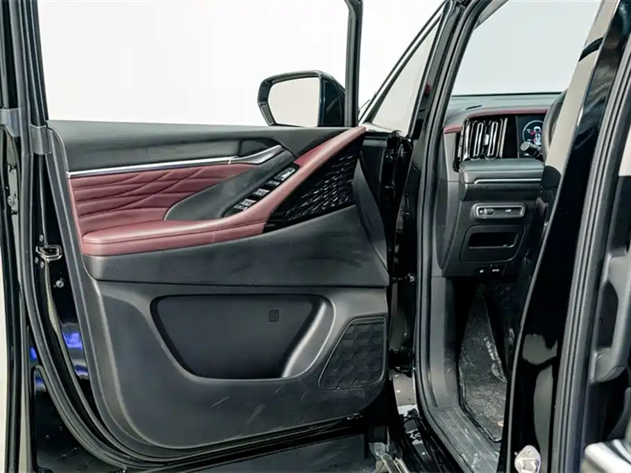 GAC Motor Trumpchi M8 2023 — фото 16