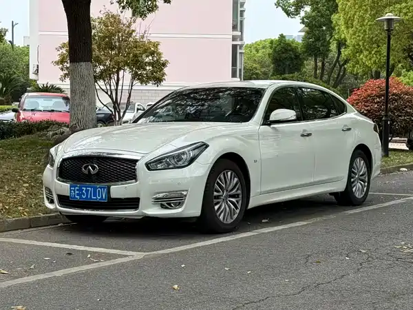 Infiniti Q70 2017