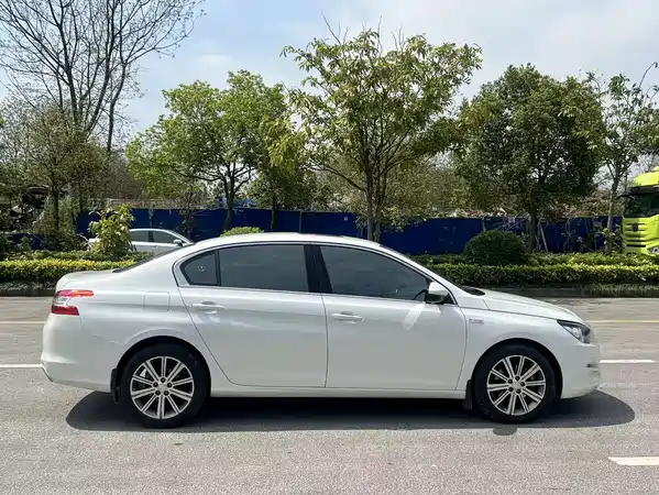 Peugeot 408 2016