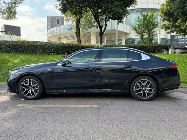 BMW i5 2024