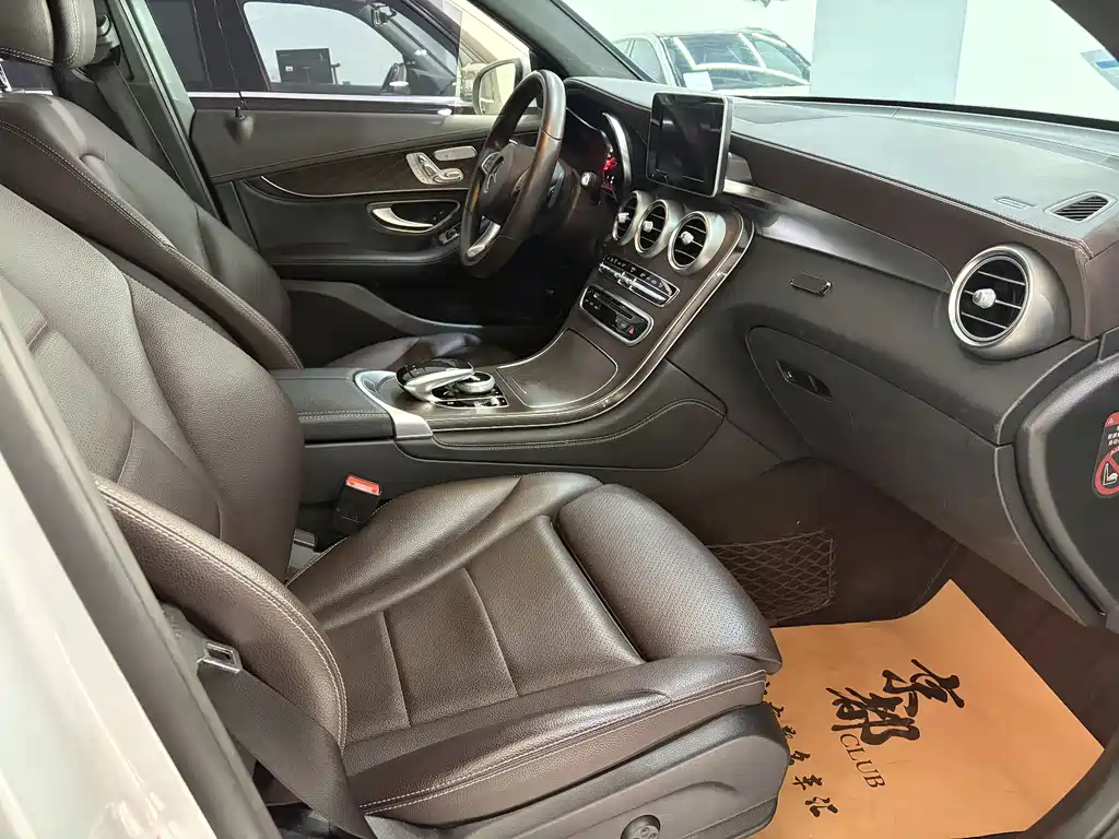Mercedes-Benz GLC 2017 — фото 10