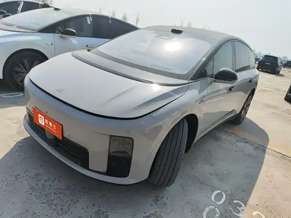 Li Auto i8 2025