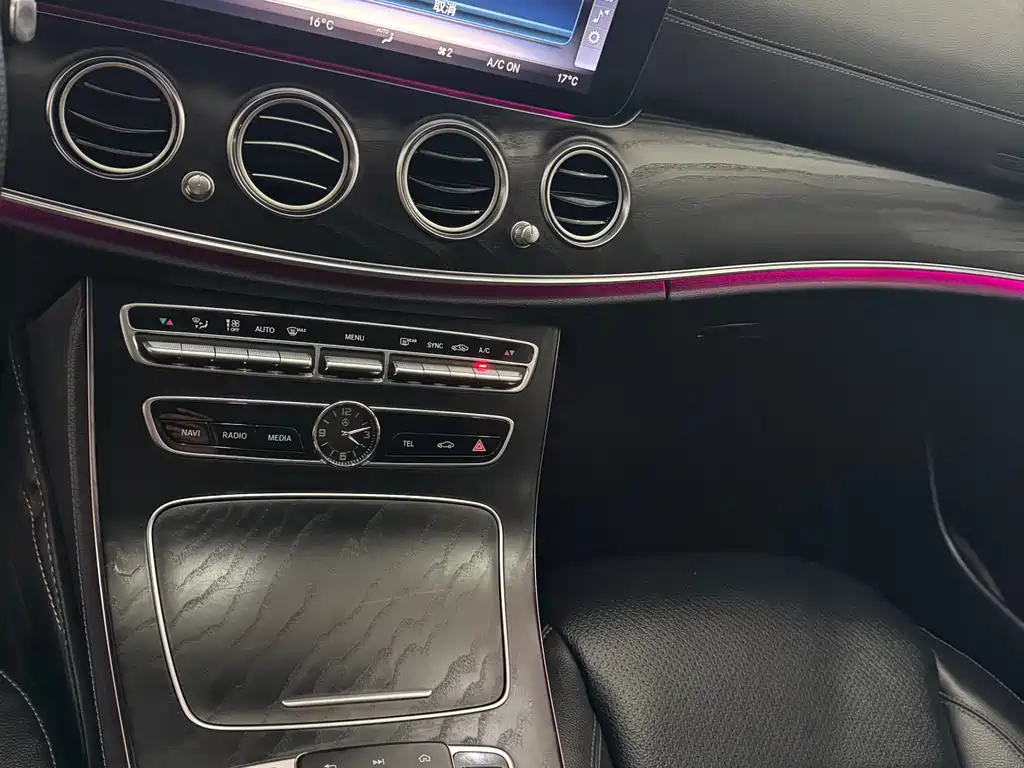 Mercedes-Benz E-Class 2019 — фото 16