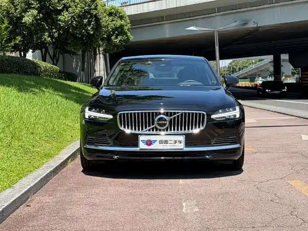 Volvo S90 Plug-In Hybrid 2023