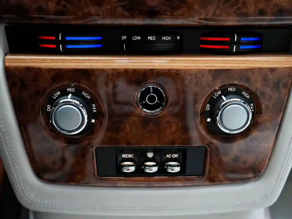 Rolls-Royce Phantom 2011 — фото 19