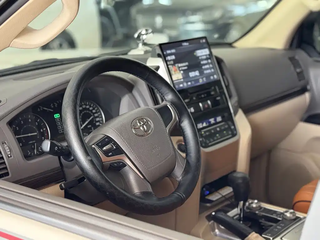 Toyota Land Cruiser 2019 — фото 6