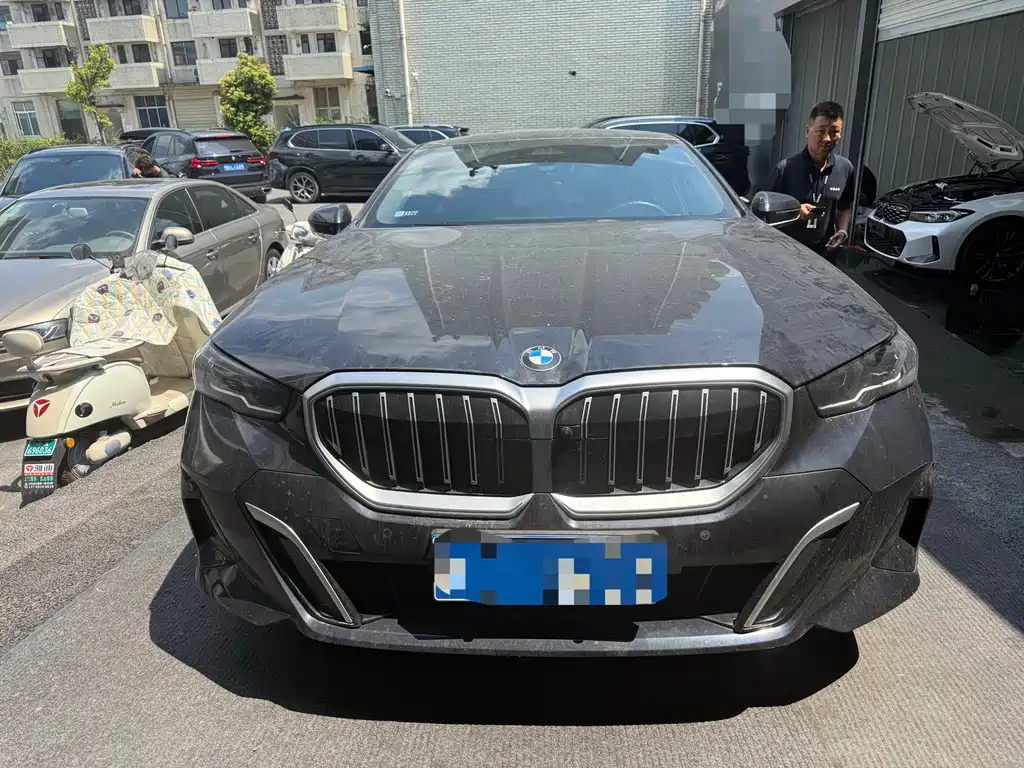 BMW 5 Series 2025