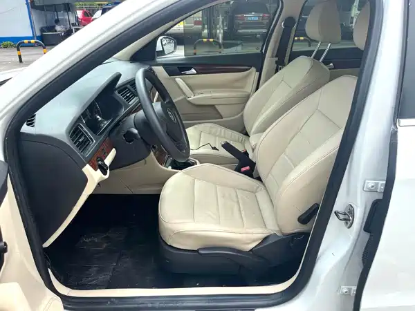 Volkswagen Lavida 2013