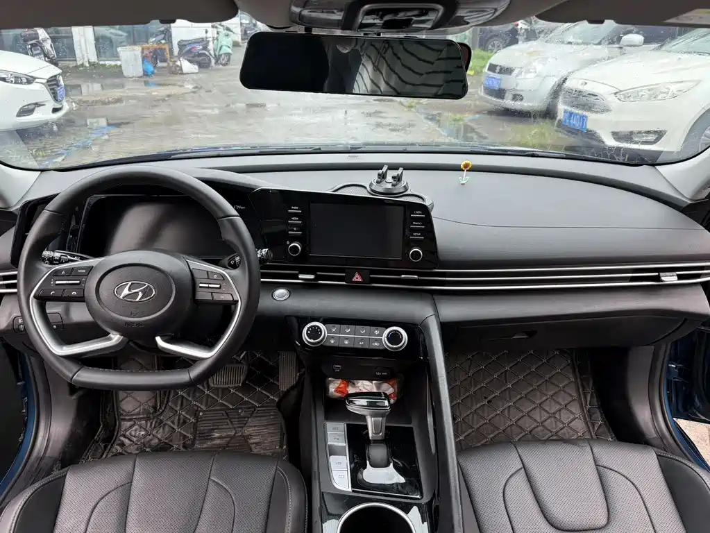 Hyundai Elantra 2023