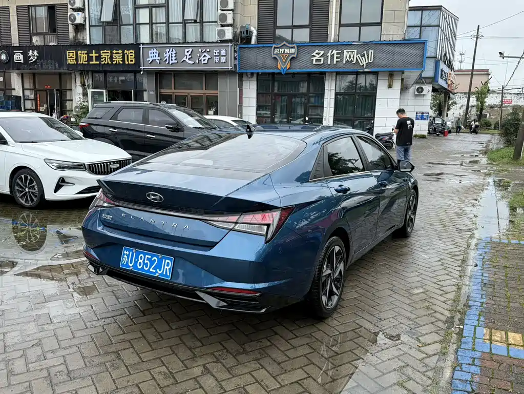 Hyundai Elantra 2023 — фото 11