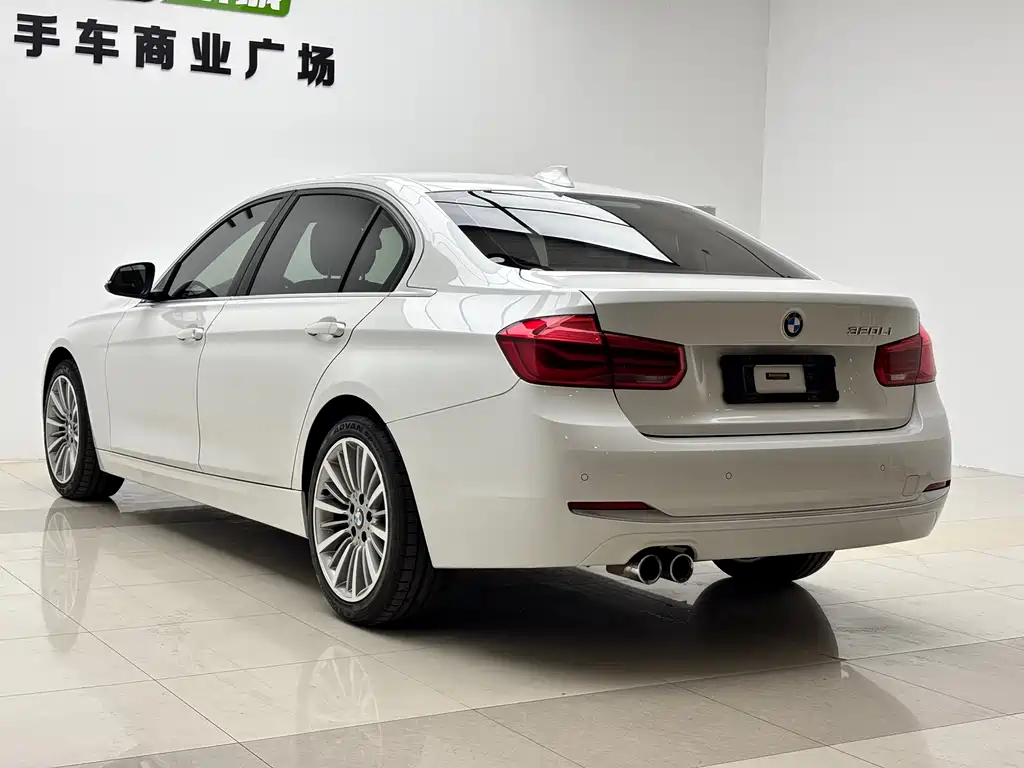 BMW 3 Series 2018 — фото 11