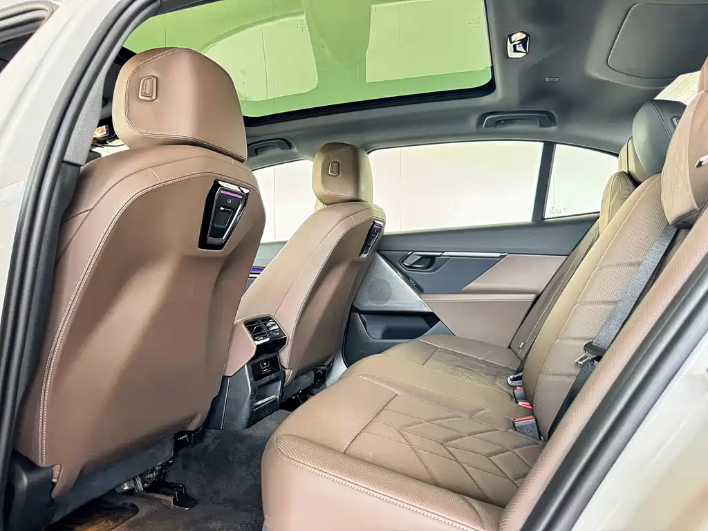 BMW i5 2024 — фото 10