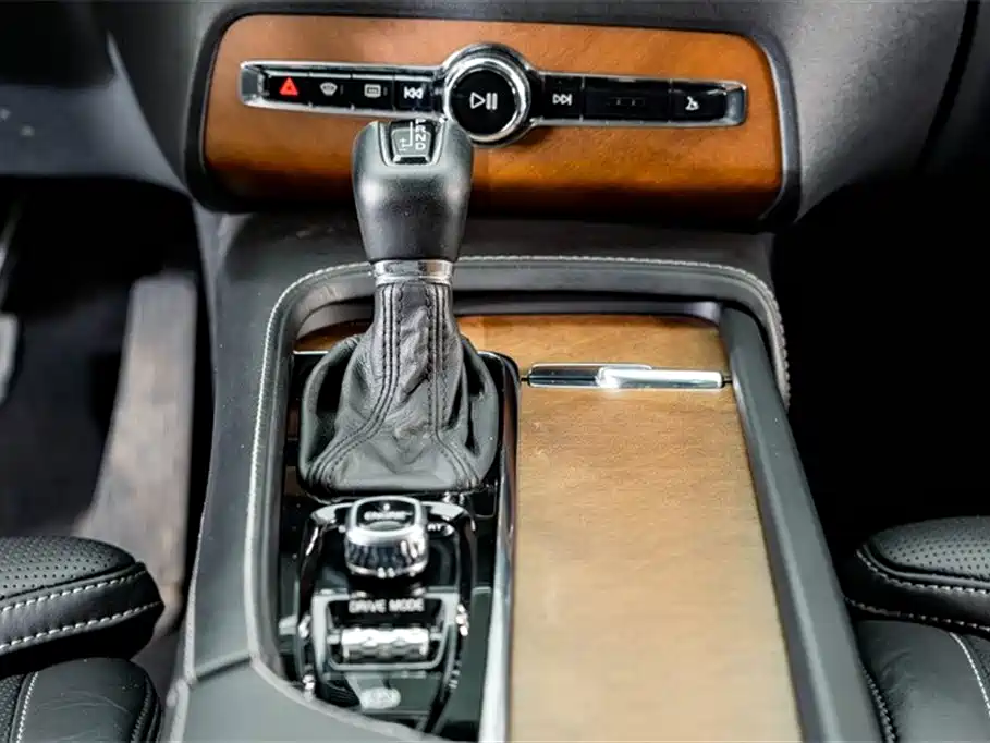 Volvo XC90 2017 — фото 14