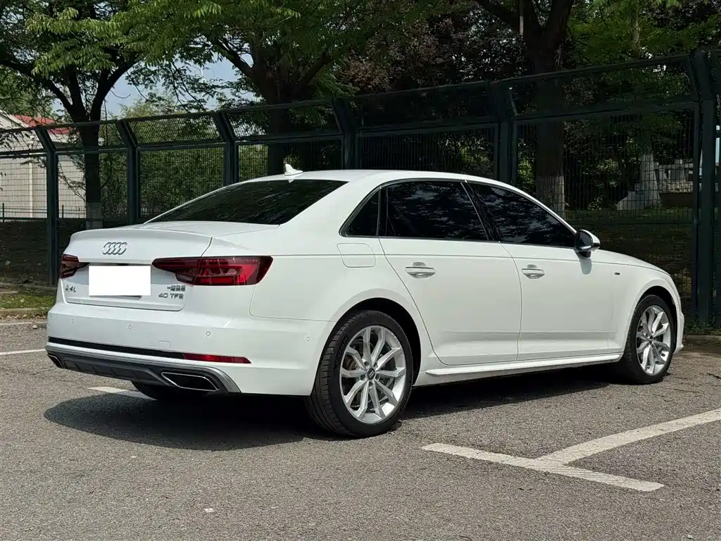 Audi A4L 2019 — фото 10