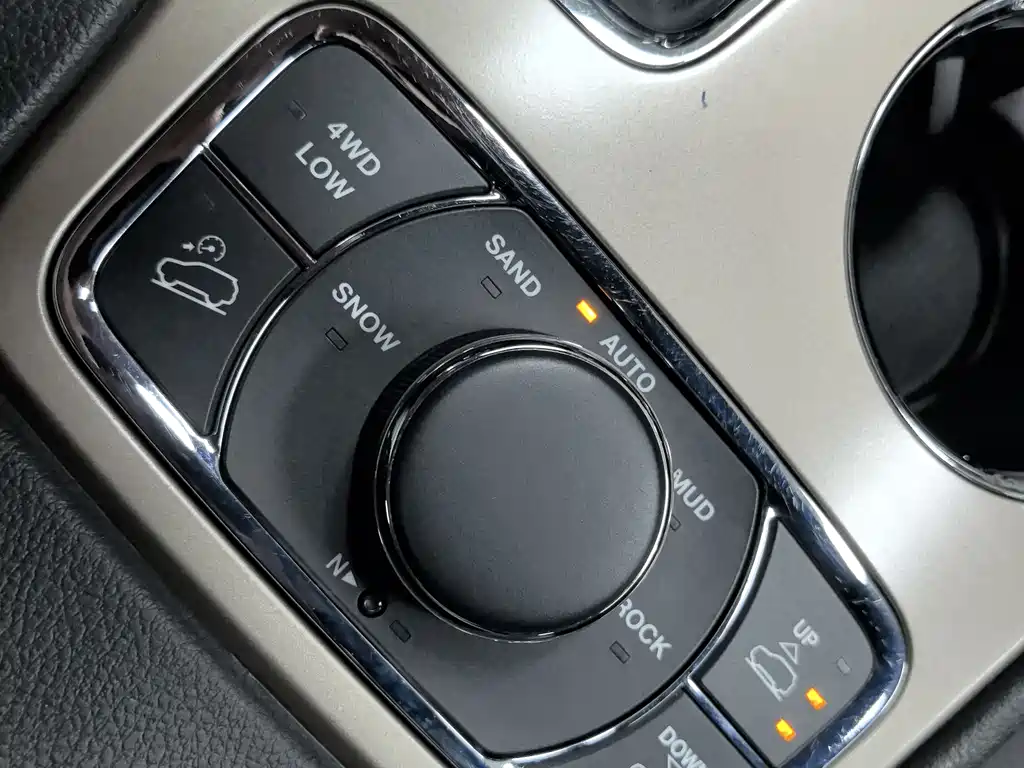 Jeep Grand Cherokee 2017 — фото 12