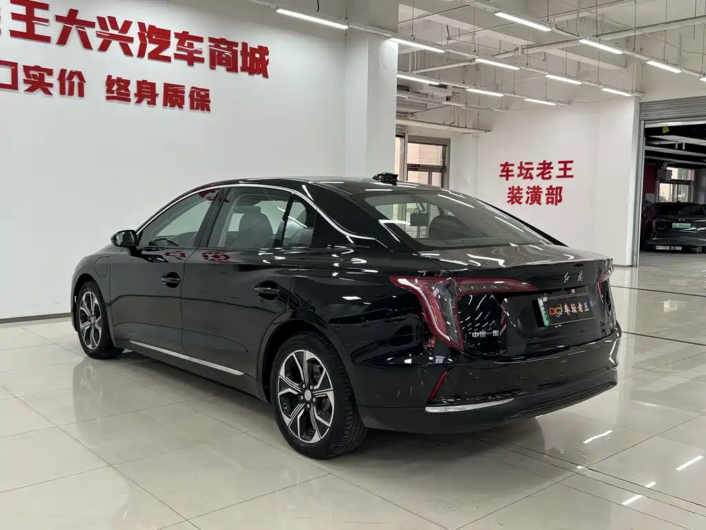 Hongqi E-QM5 2024 — фото 9