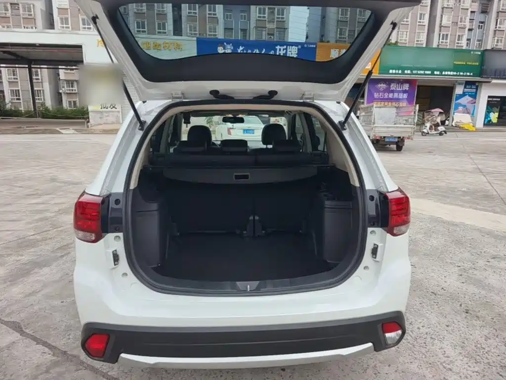 Mitsubishi Outlander 2018 — фото 19