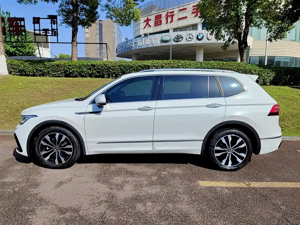 Volkswagen Tiguan L 2023 — фото 3