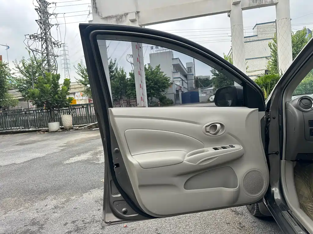 Nissan Sunny 2013 — фото 9