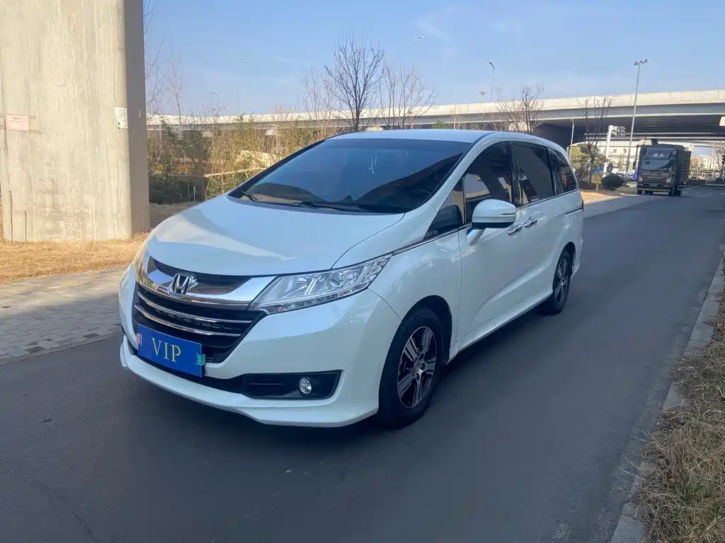 Honda Odyssey 2018 — фото 1