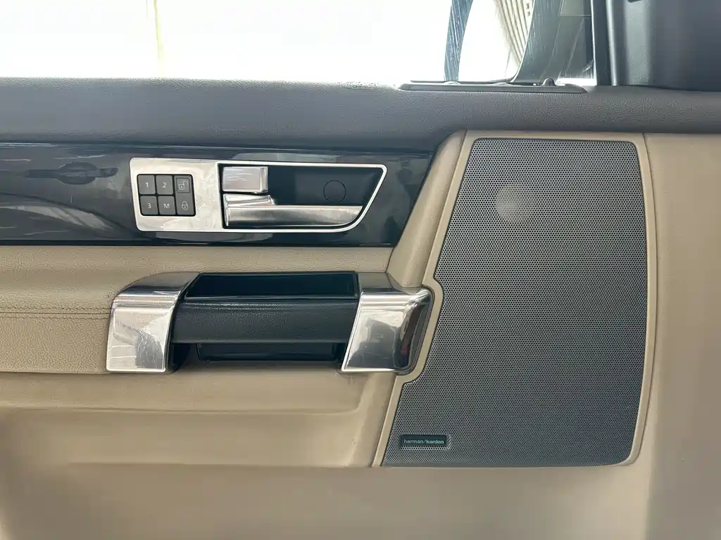 Land Rover Discovery 2013 — фото 13