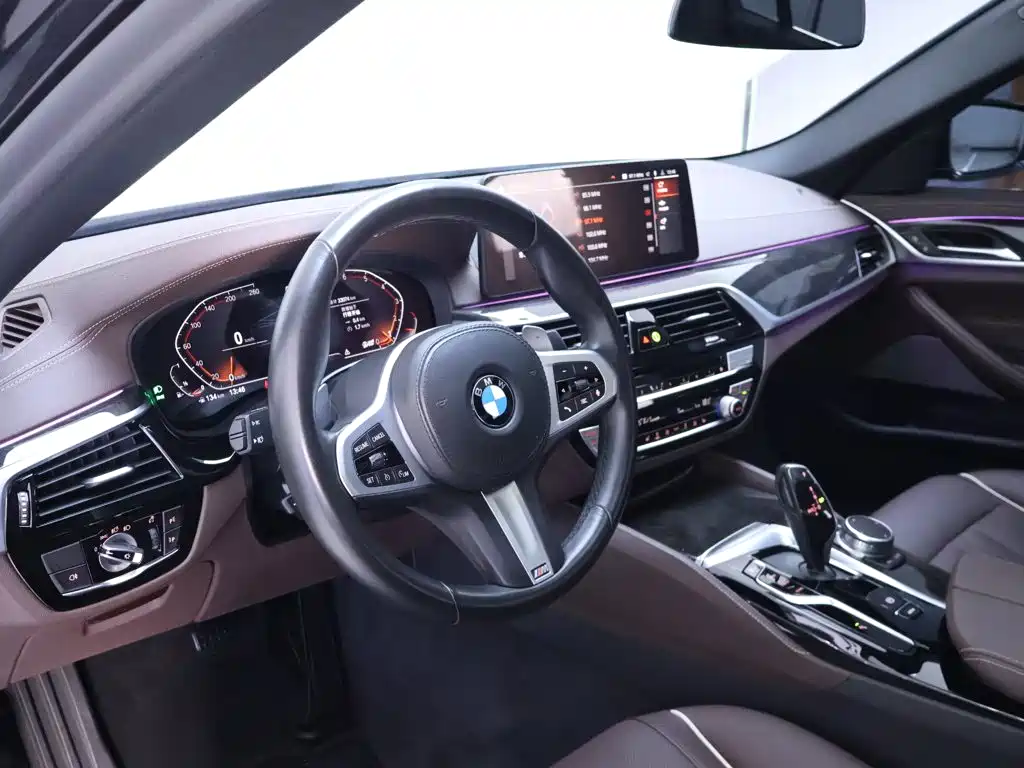 BMW 5 Series 2021 — фото 11