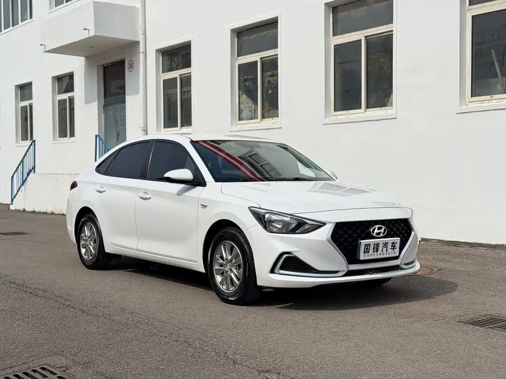 Hyundai Elantra 2022 — фото 3