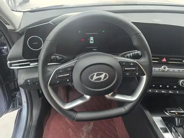 Hyundai Elantra 2024