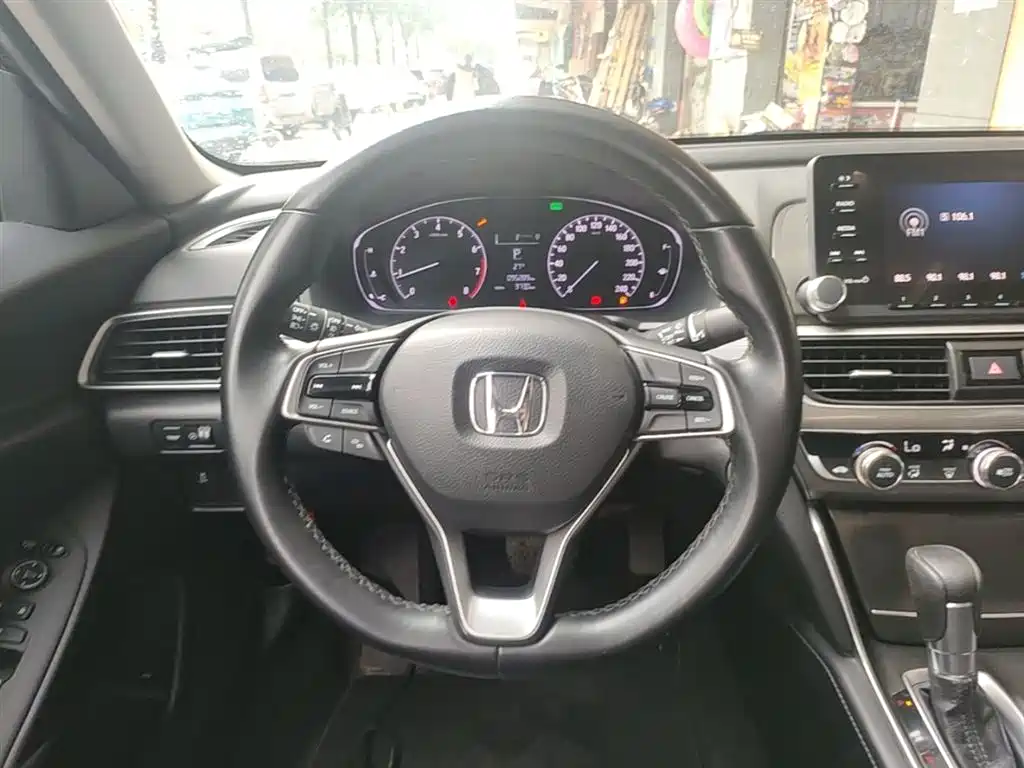 Honda Accord 2018 — фото 11