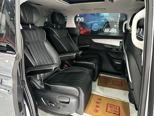 Roewe iMAX8 2022