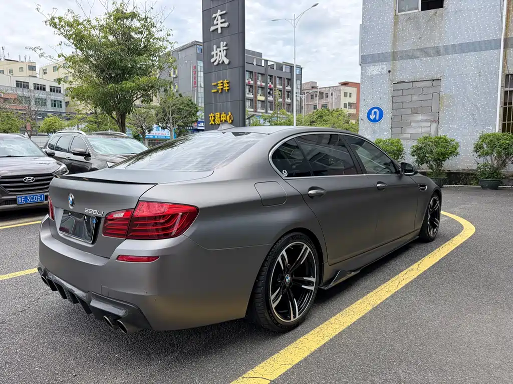 BMW 5 Series 2017 — фото 9