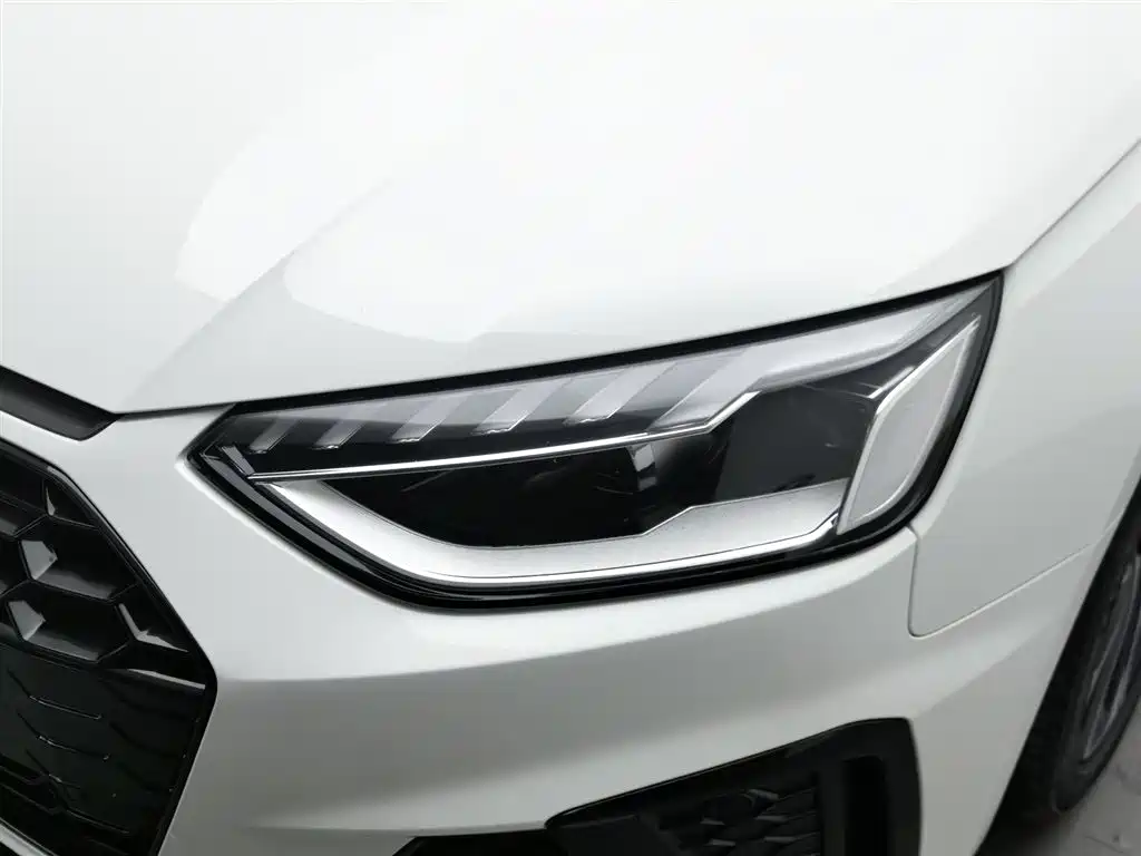 Audi A4L 2023 — фото 7