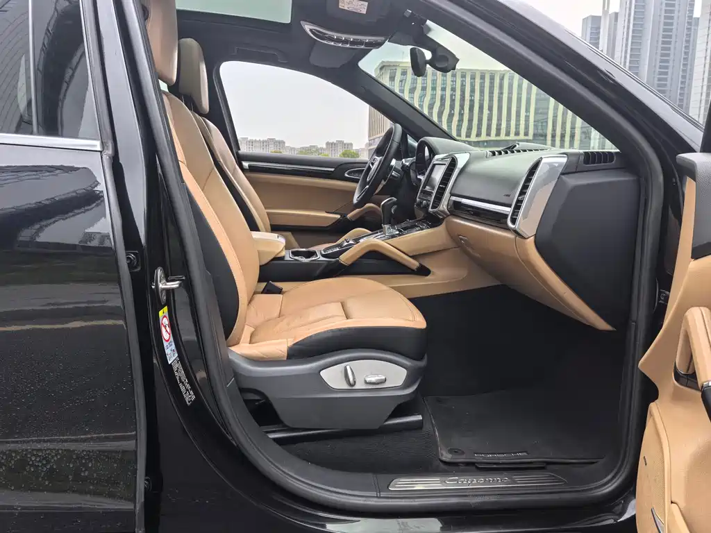 Porsche Cayenne 2016 — фото 14