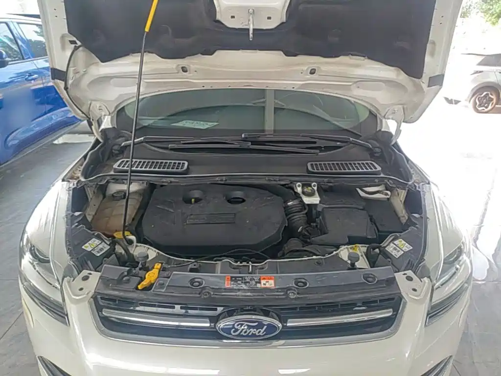 Ford Kuga 2015 — фото 20