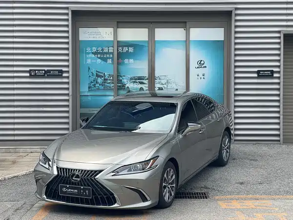 Lexus ES 2024
