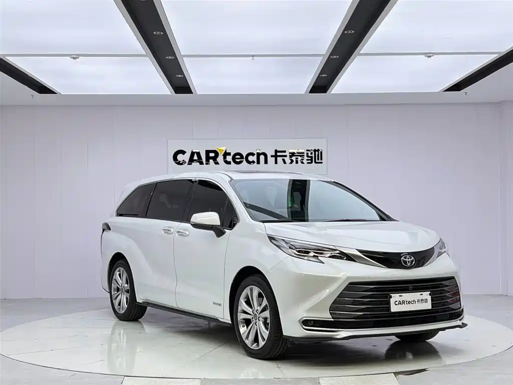 Toyota Sienna 2024 — фото 7