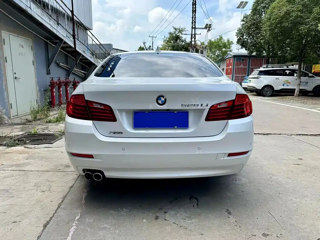 BMW 5 Series 2017 — фото 4