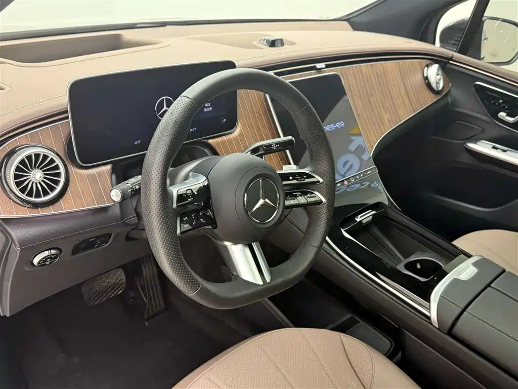 Mercedes-Benz EQE SUV 2026 — фото 10