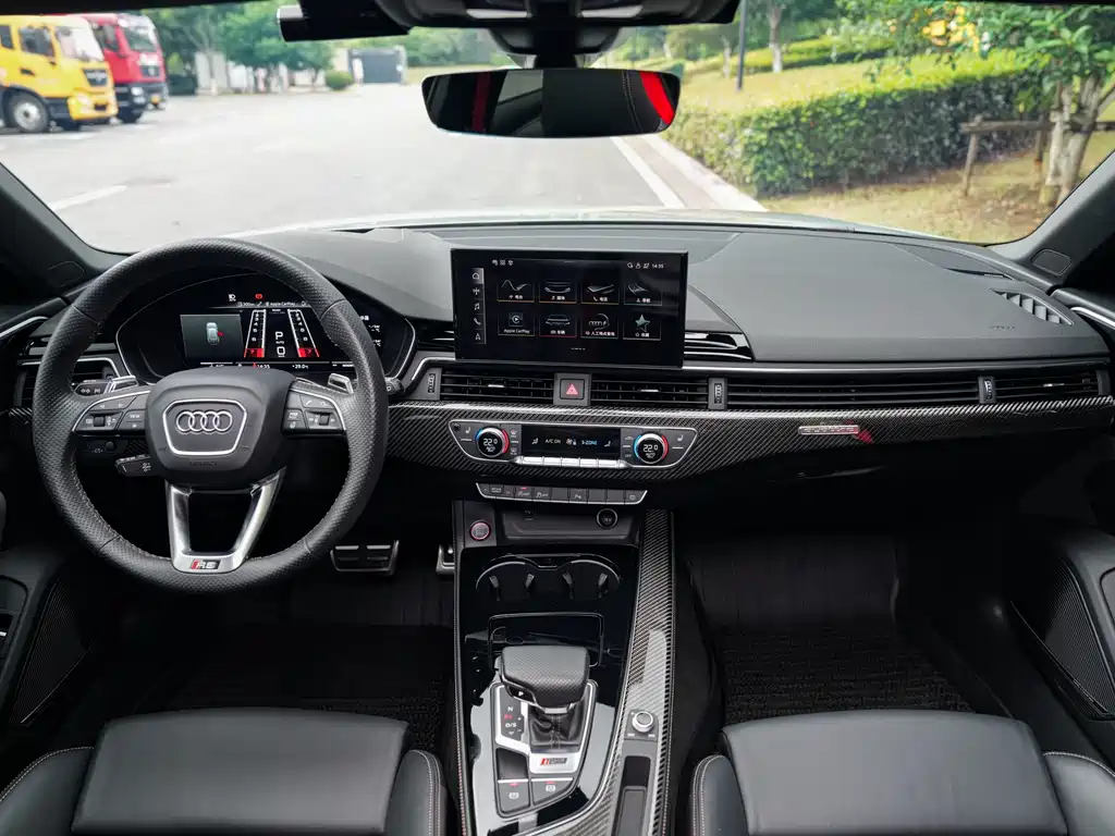 Audi RS 4 2021 — фото 11