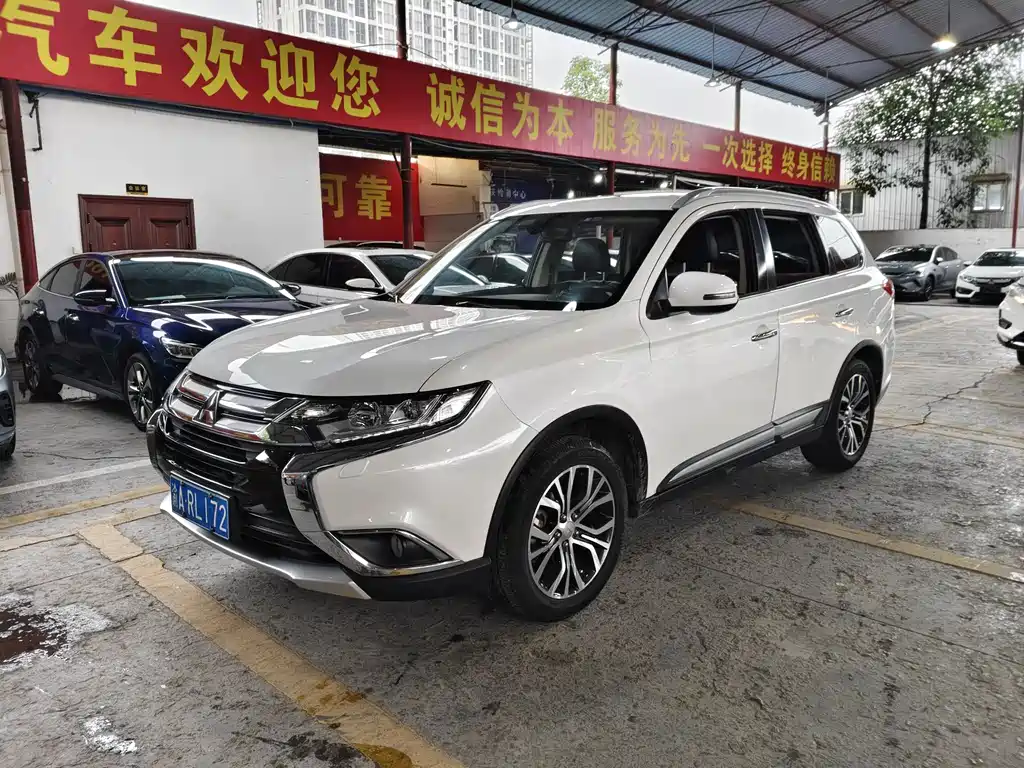 Mitsubishi Outlander 2016
