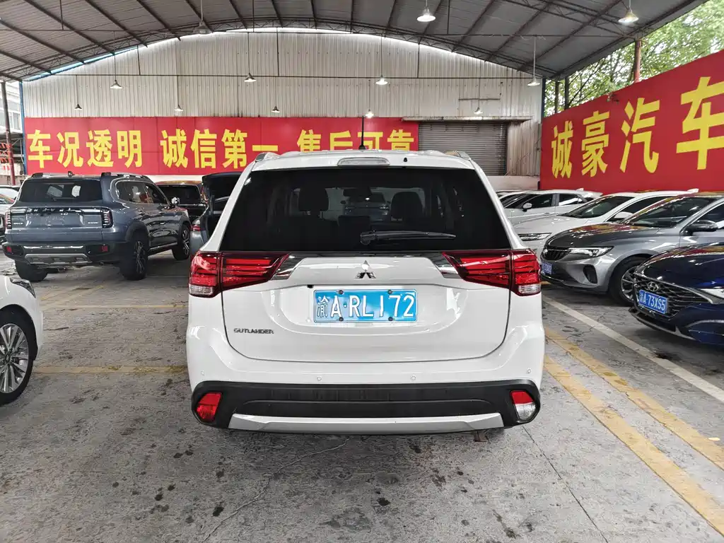 Mitsubishi Outlander 2016 — фото 8