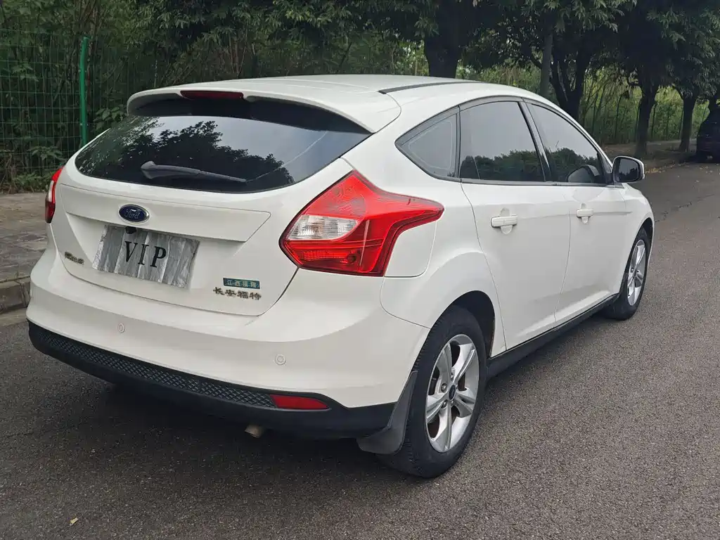 Ford Focus 2015 — фото 14