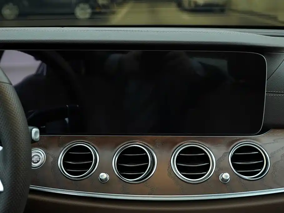 Mercedes-Benz E-Class 2022 — фото 17
