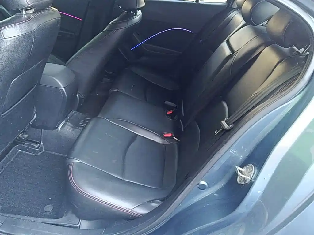 Mazda 3 Axela 2016 — фото 17