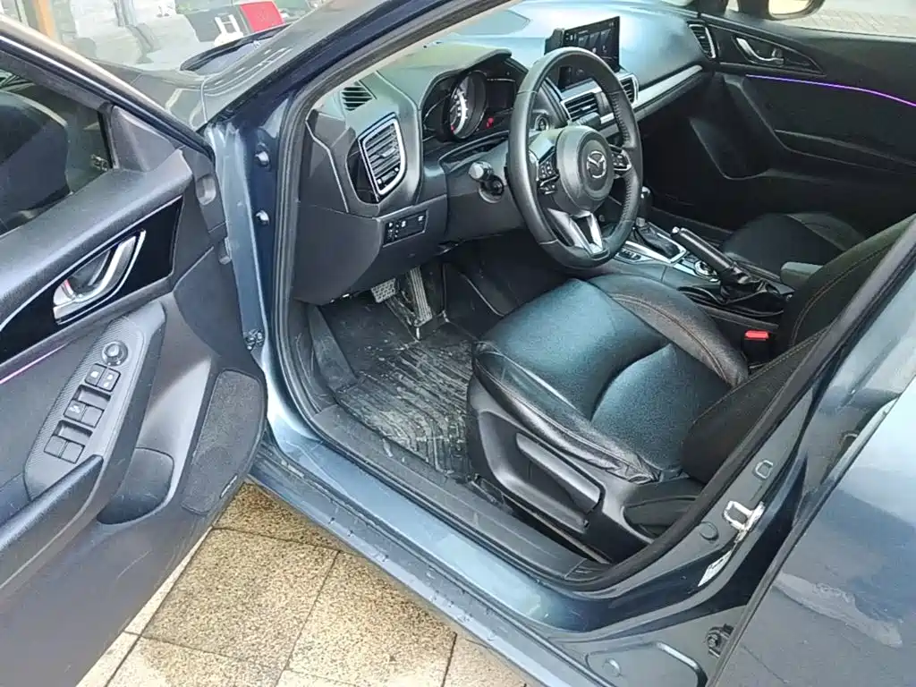 Mazda 3 Axela 2016 — фото 16