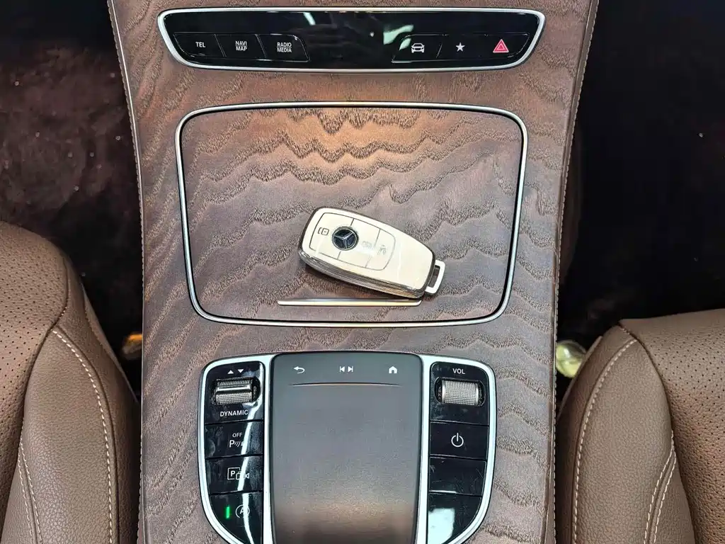 Mercedes-Benz E-Class 2023 — фото 11